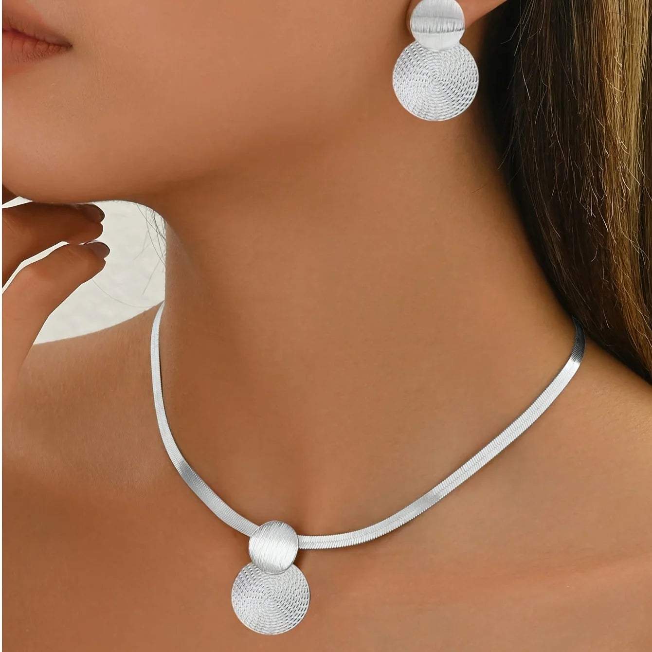 2pcs New Stylish Elegant Necklace and Ear Studs Women Jewelry Set Fashion Golden Flat Snake Chain Geometric Spiral Circular Fury Fits