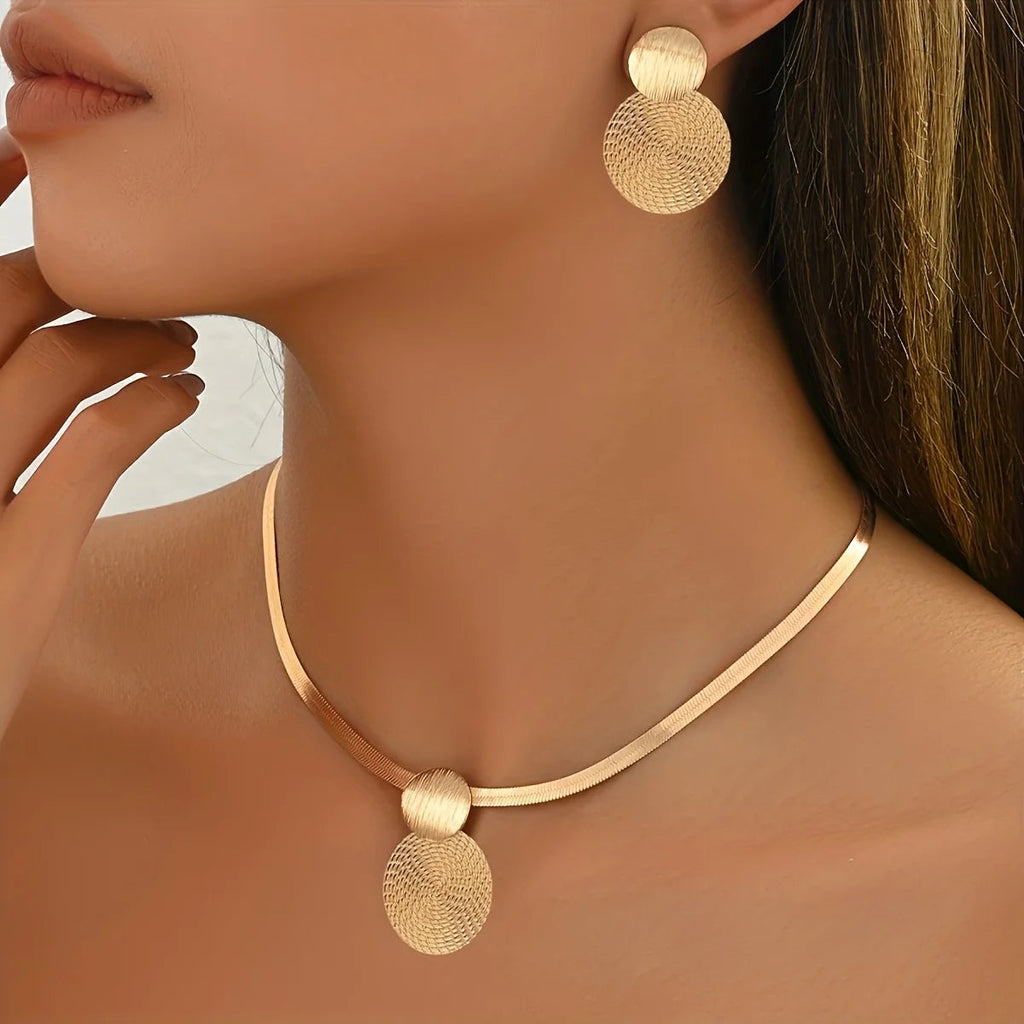 2pcs New Stylish Elegant Necklace and Ear Studs Women Jewelry Set Fashion Golden Flat Snake Chain Geometric Spiral Circular Fury Fits