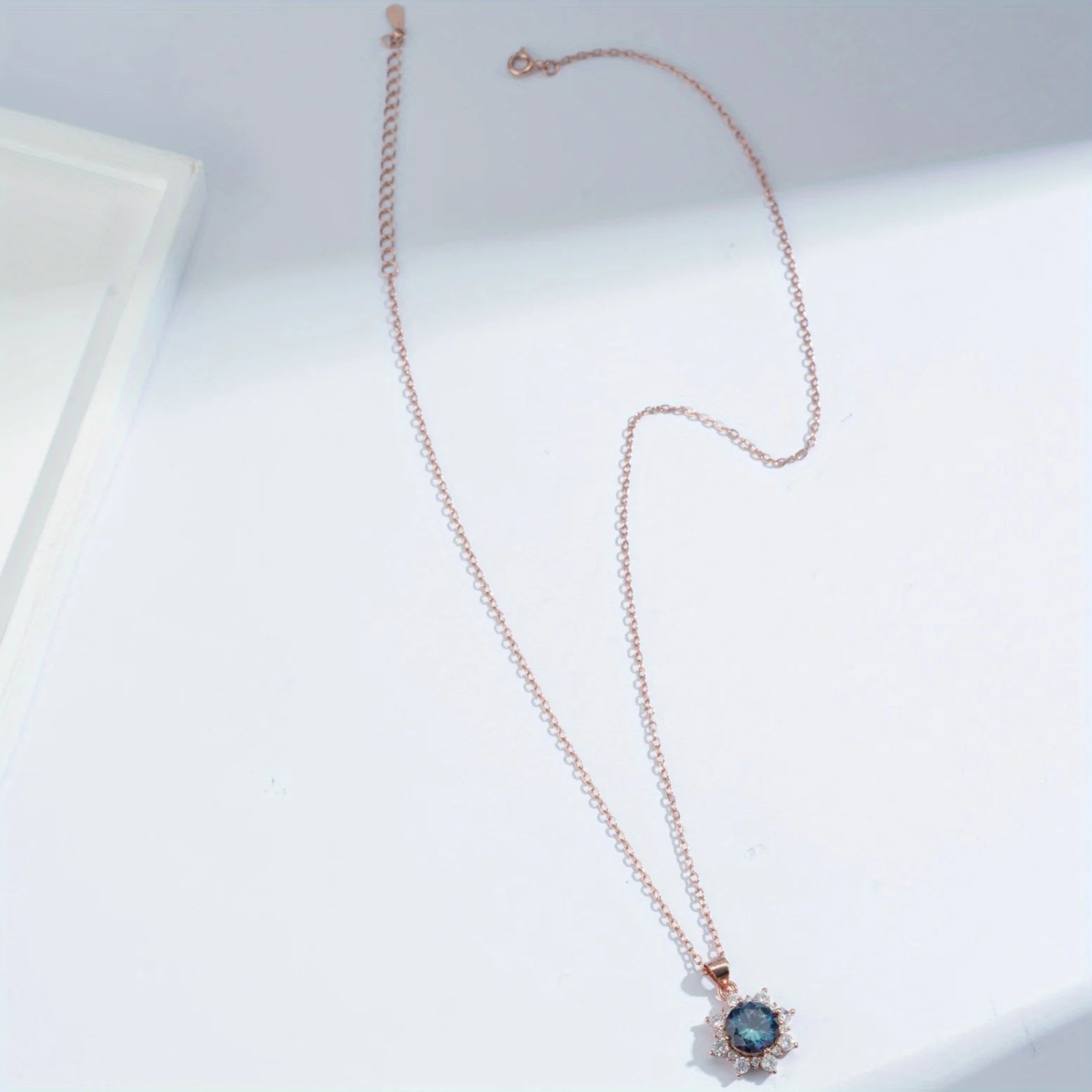 3.0 Carats ZIRCON Sunflower Shape Pendant Necklace for Women Men, D Color VVS1 Round Cut, Elegant Luxurious Fury Fits