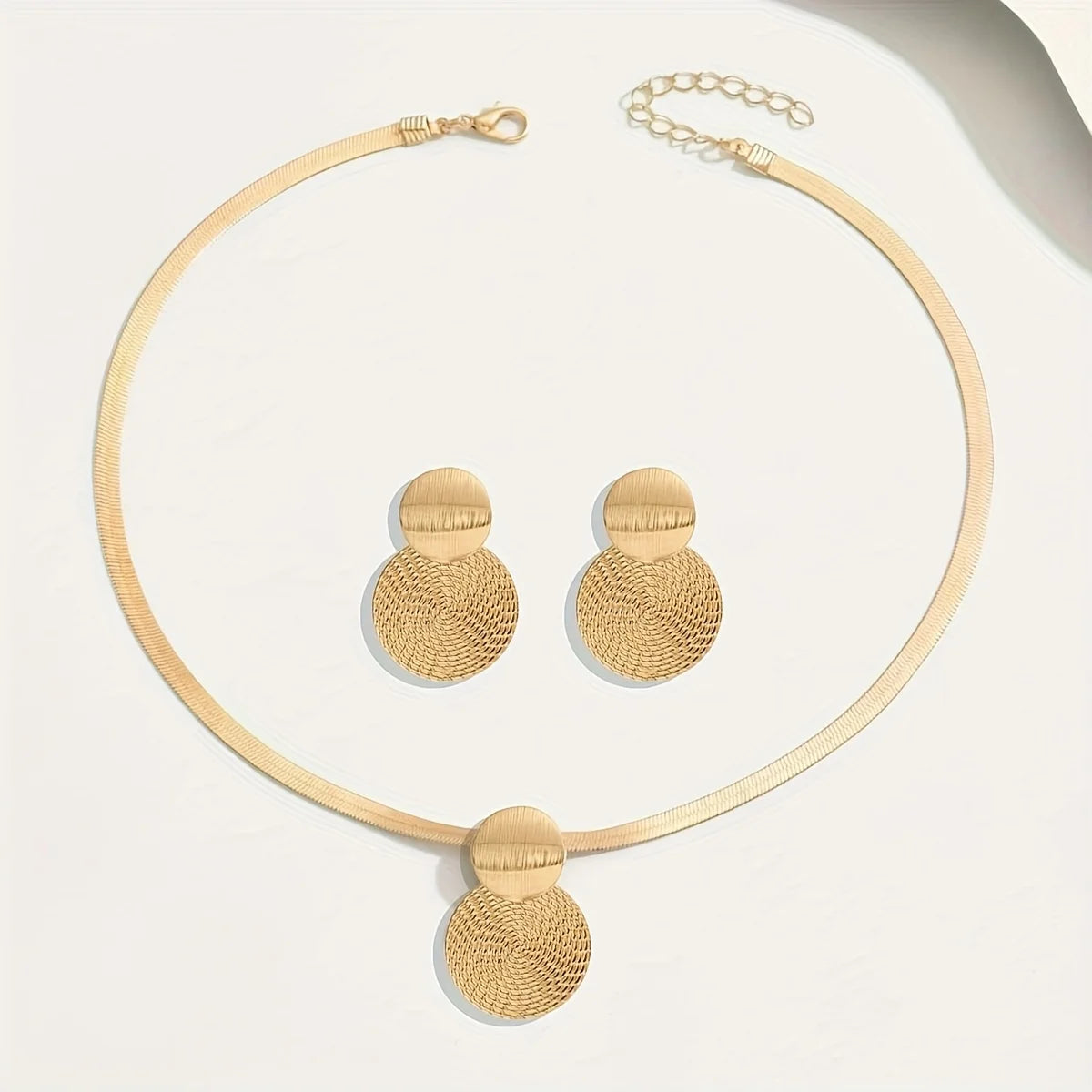2pcs New Stylish Elegant Necklace and Ear Studs Women Jewelry Set Fashion Golden Flat Snake Chain Geometric Spiral Circular Fury Fits