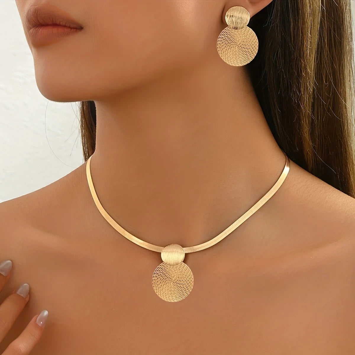 2pcs New Stylish Elegant Necklace and Ear Studs Women Jewelry Set Fashion Golden Flat Snake Chain Geometric Spiral Circular Fury Fits